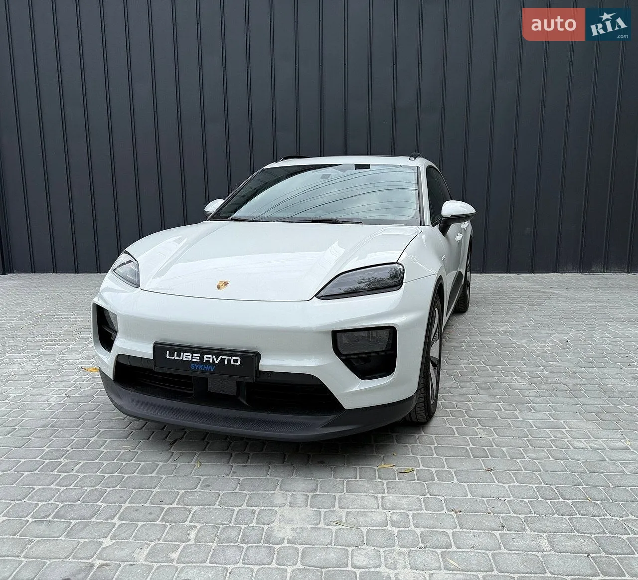 Porsche Macan Electric, 2024