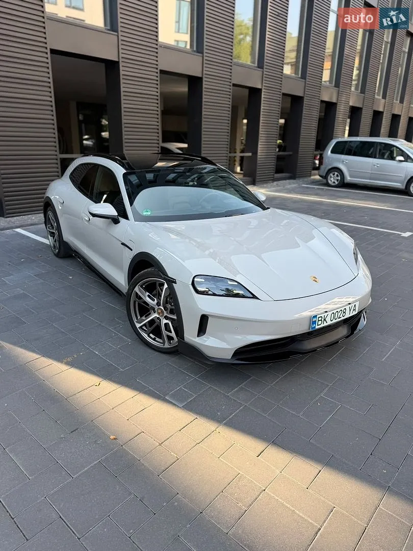 Porsche Taycan Cross Turismo, 2024