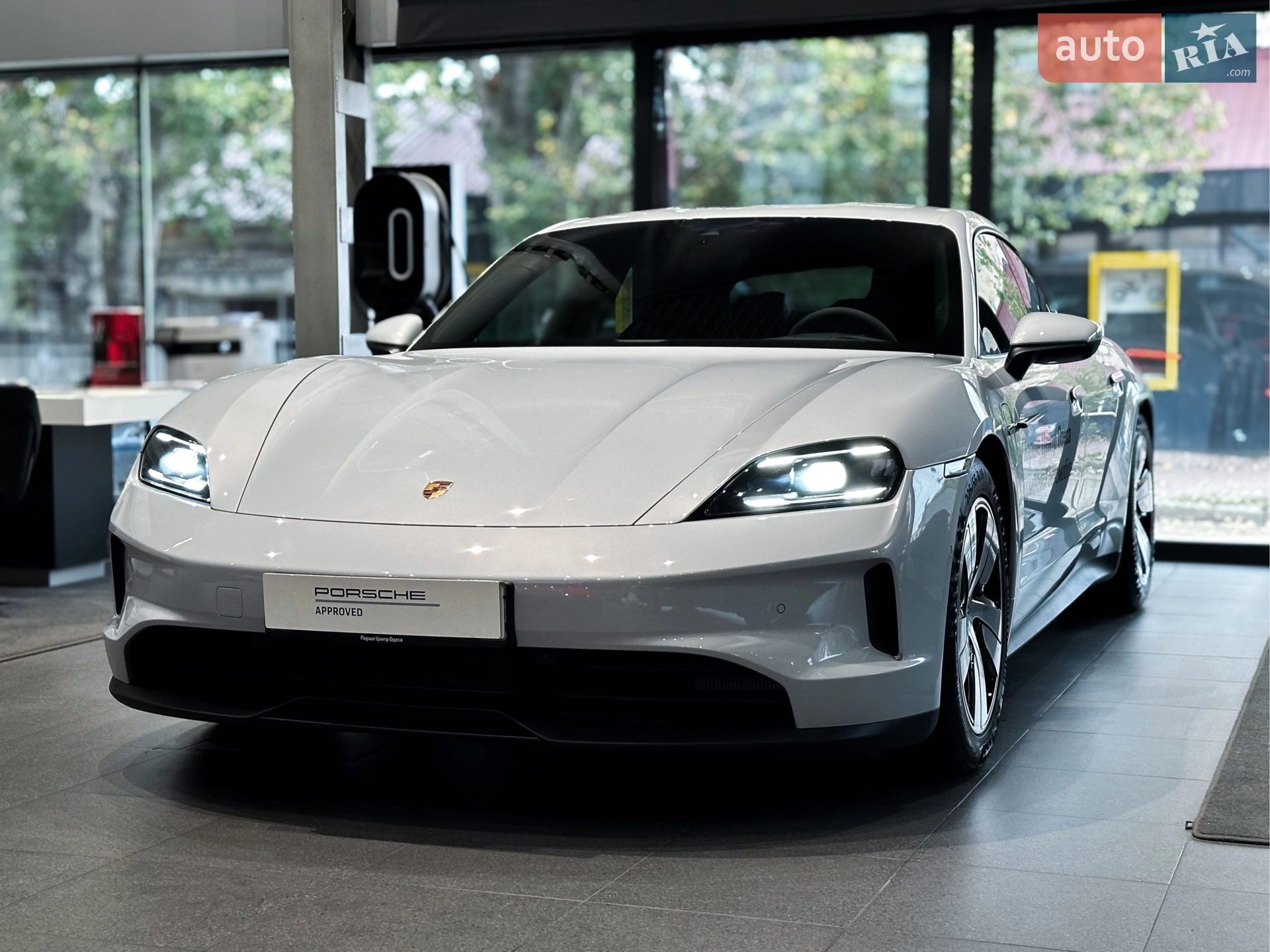 Porsche Taycan, 2024