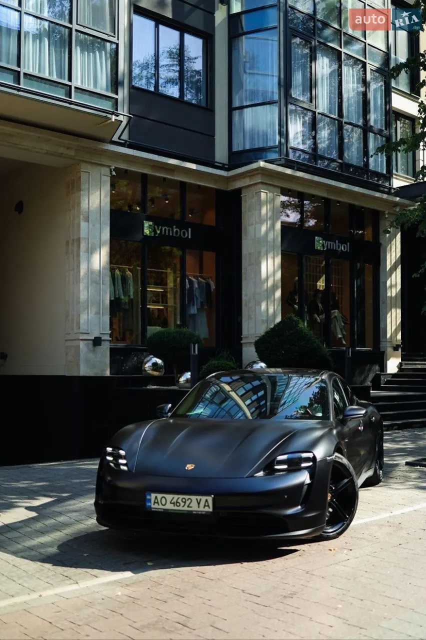 Porsche Taycan, 2022