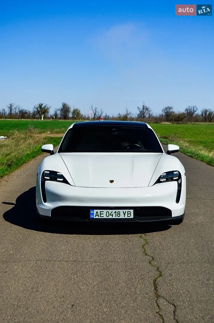 Porsche Taycan, 2021