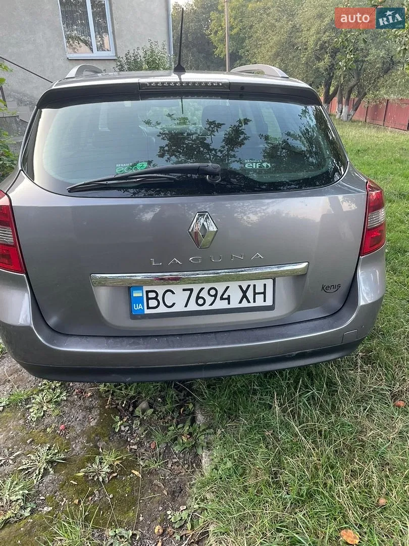 Renault Laguna, 2011