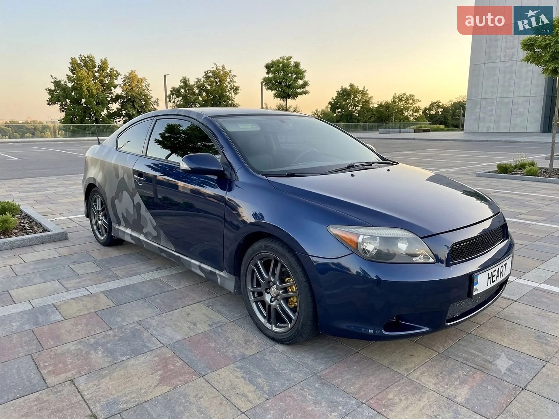 Scion tC, 2004