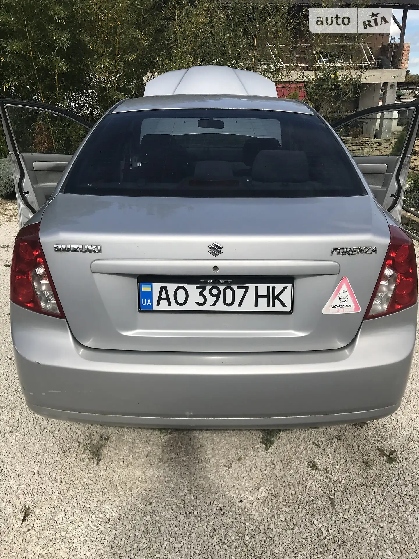 Suzuki Forenza, 2004