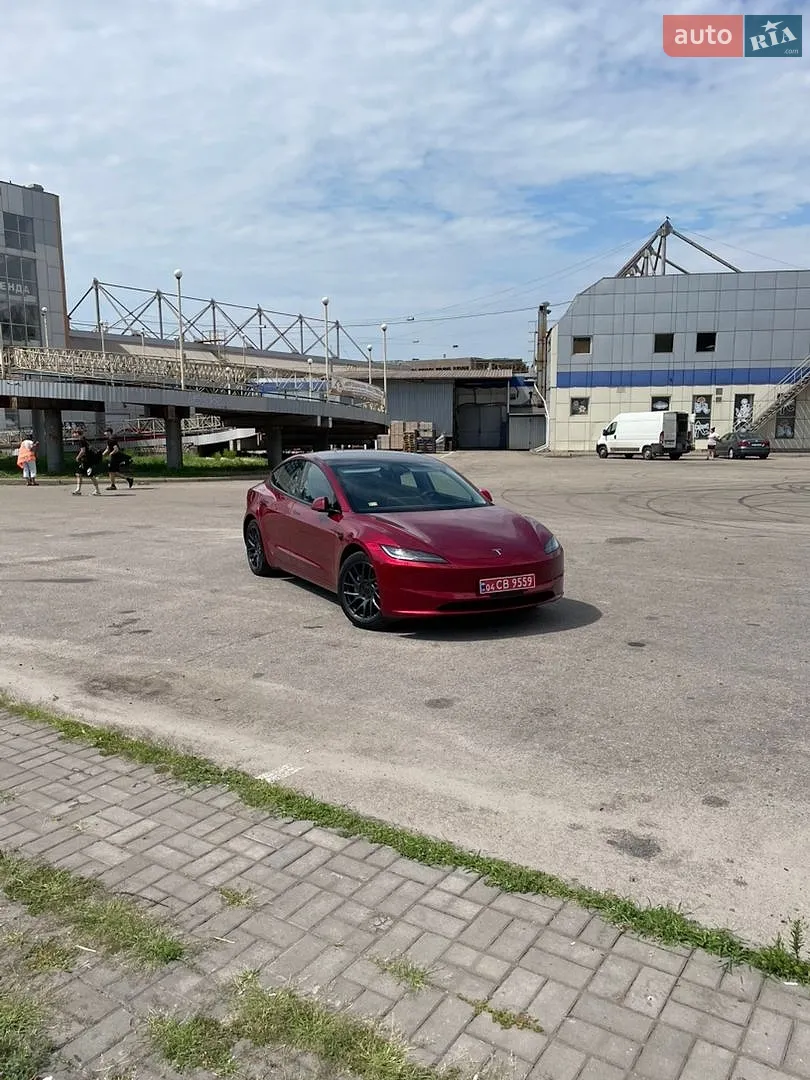 Tesla Model 3, 2025