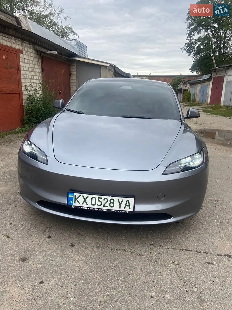 Tesla Model 3, 2025