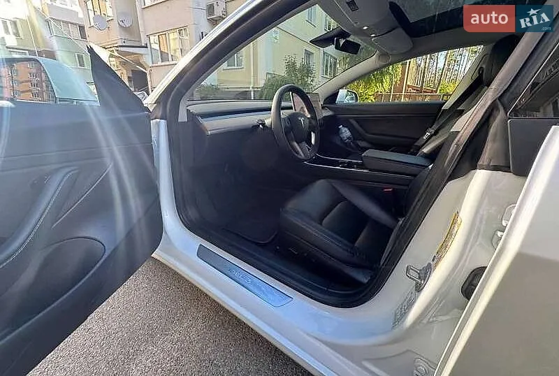 Tesla Model 3, 2022