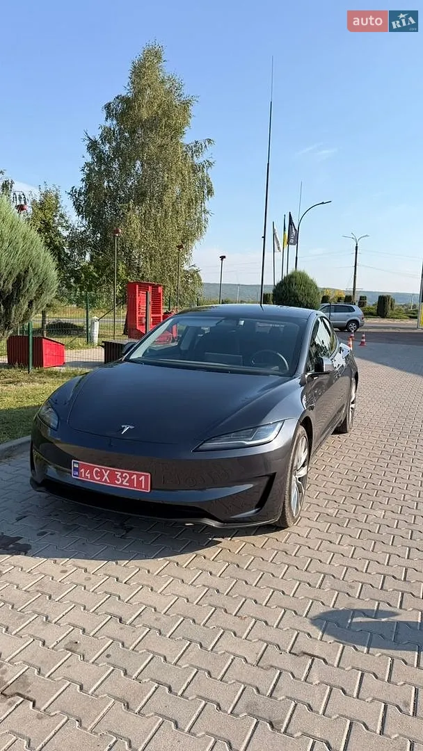 Tesla Model 3, 2025