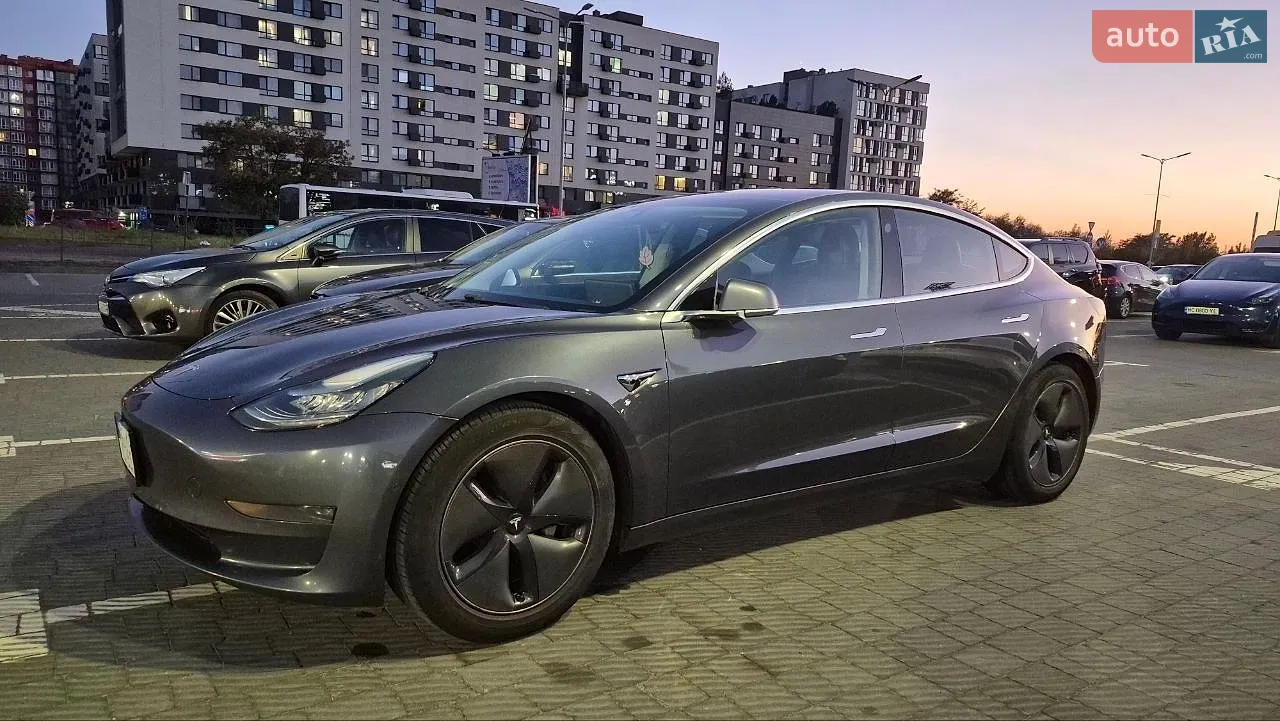 Tesla Model 3, 2020