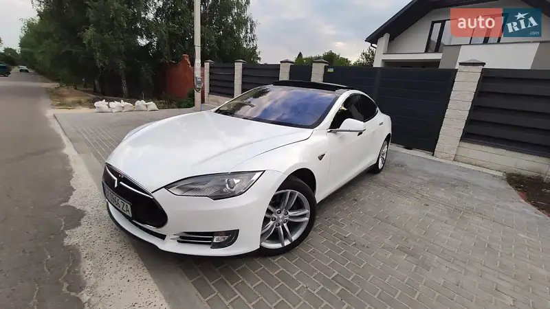 Tesla Model S, 2014