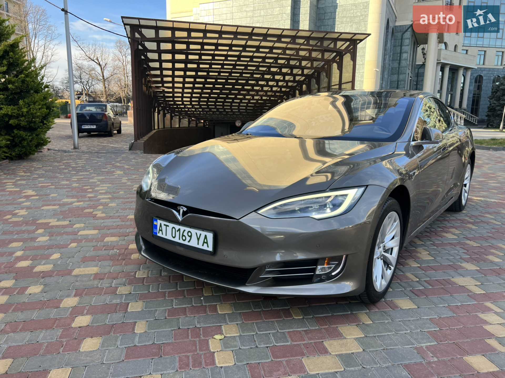Tesla Model S, 2016