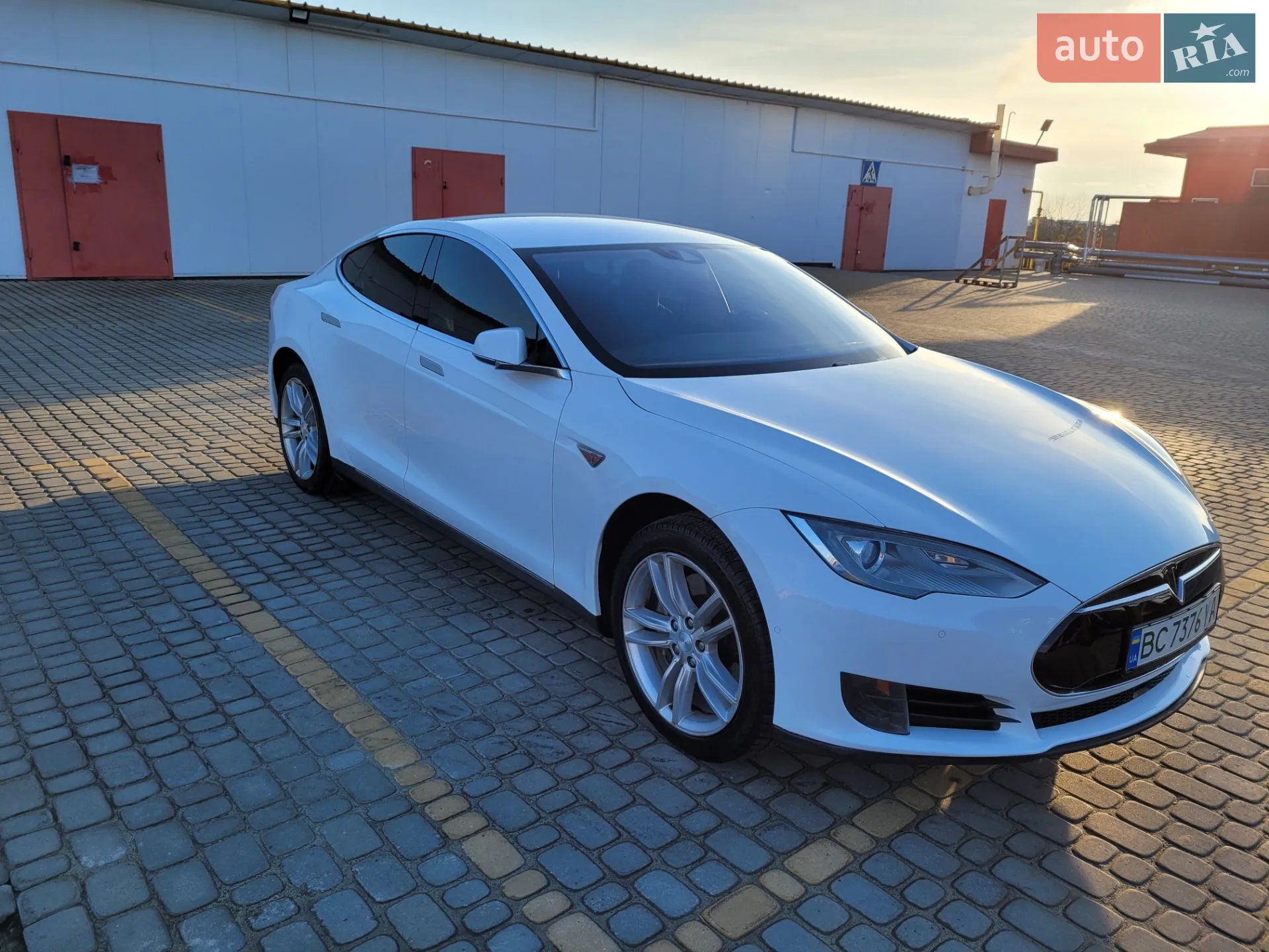 Tesla Model S, 2015