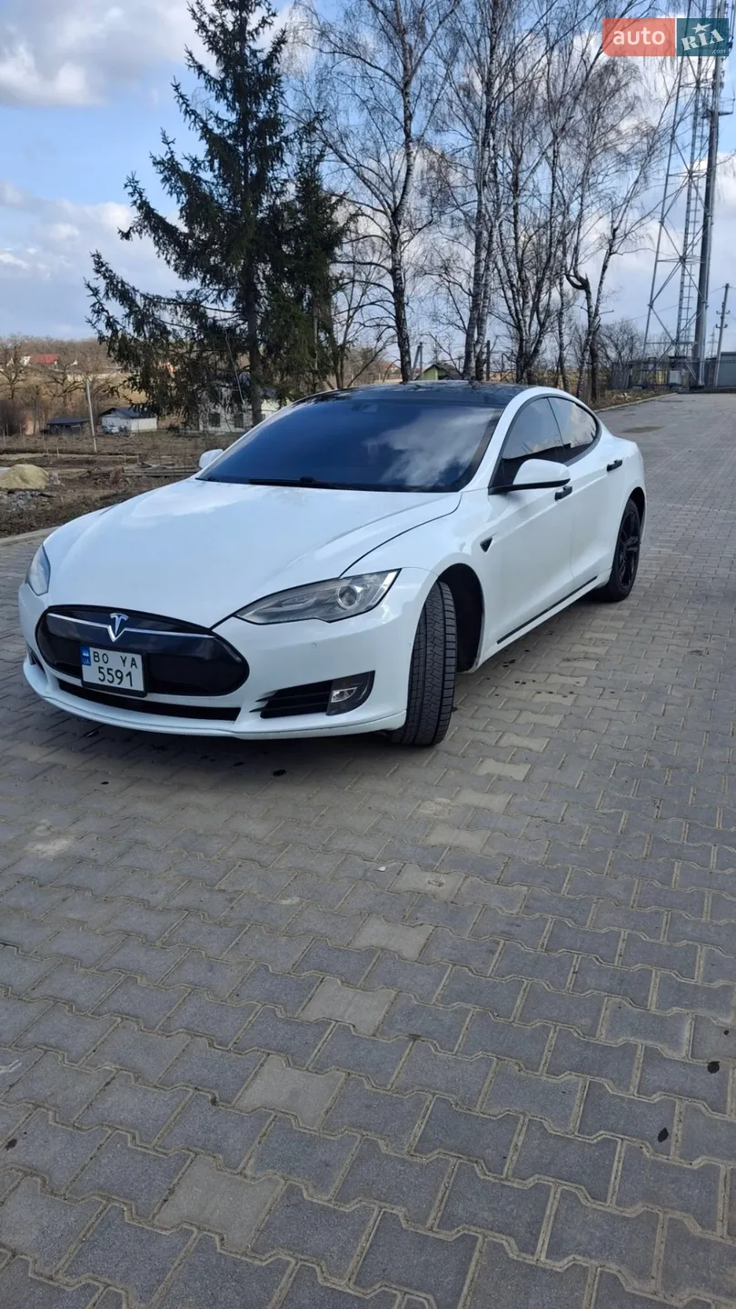 Tesla Model S, 2015
