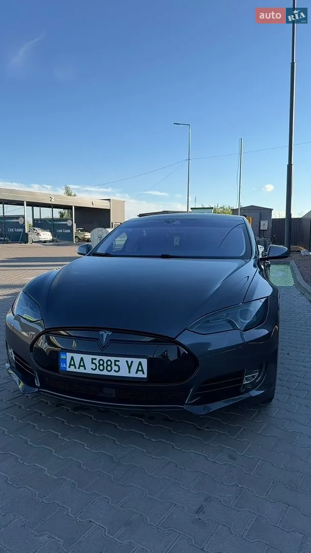 Tesla Model S, 2015
