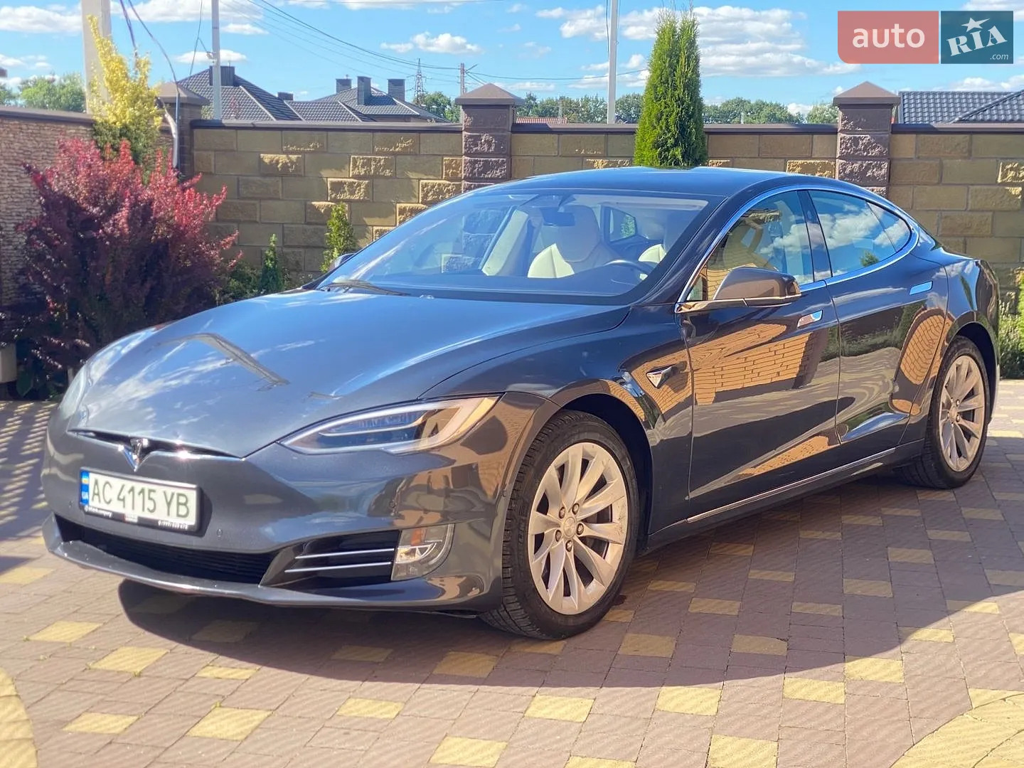 Tesla Model S 2018 — 1