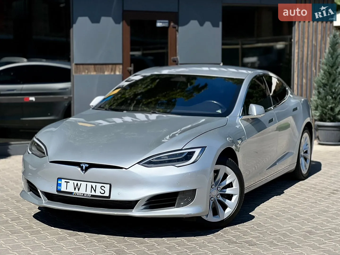 Tesla Model S, 2016