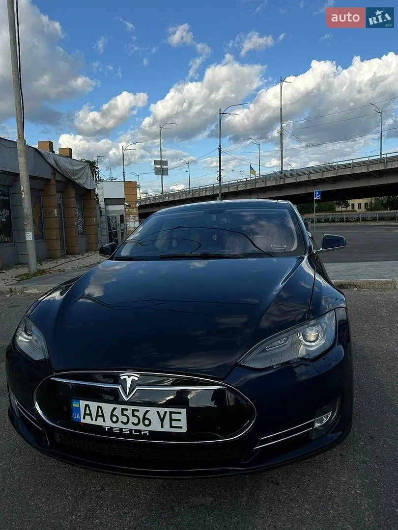 Tesla Model S, 2014
