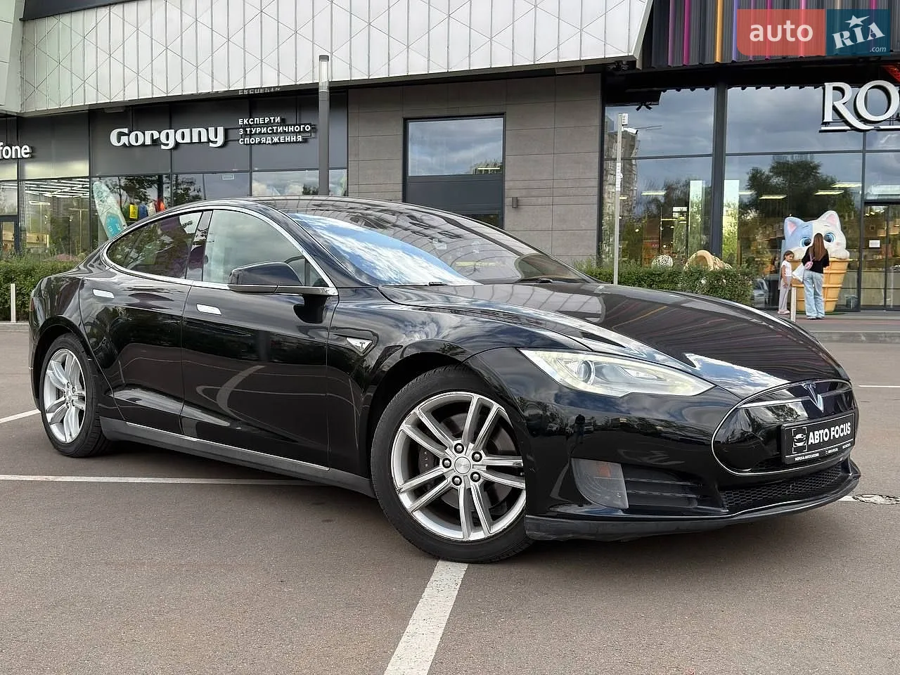 Tesla Model S, 2015