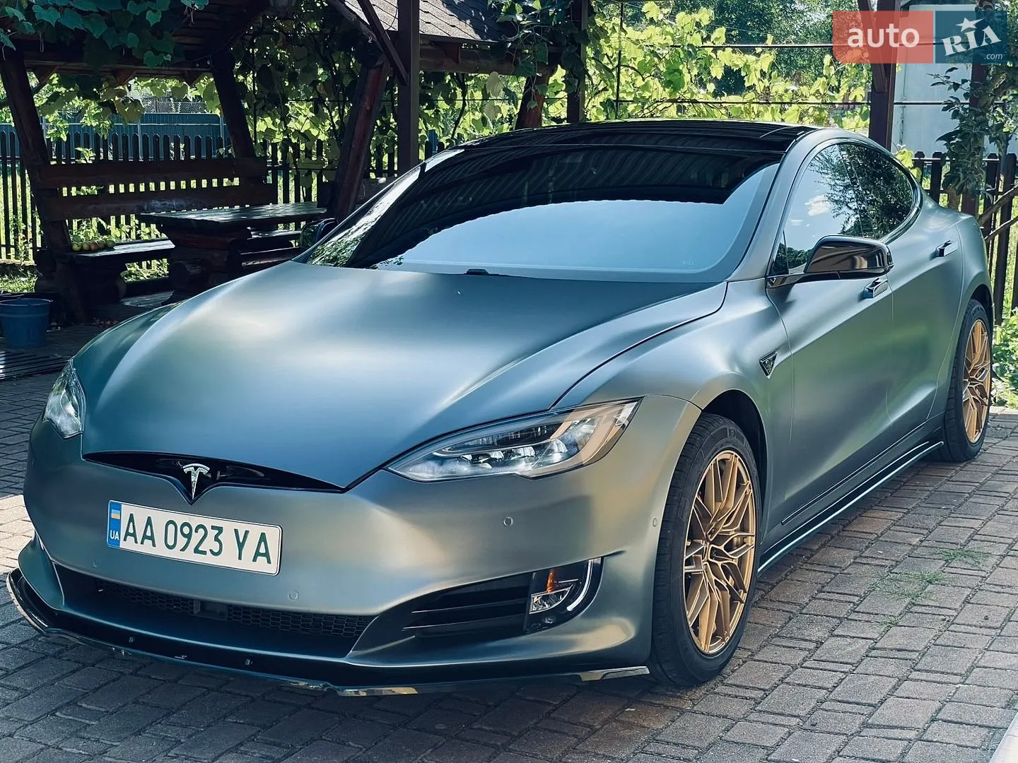 Tesla Model S, 2015