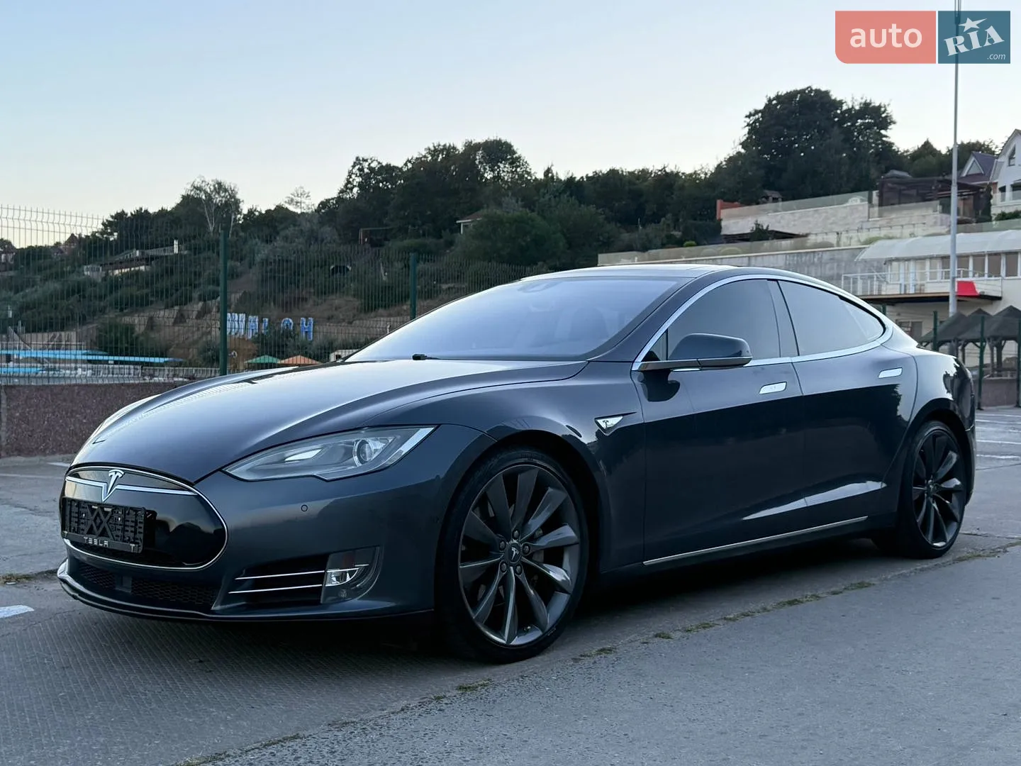 Tesla Model S, 2015