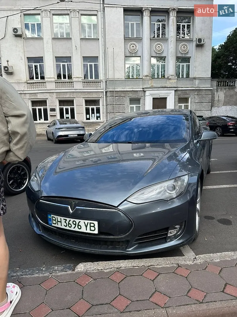 Tesla Model S, 2013