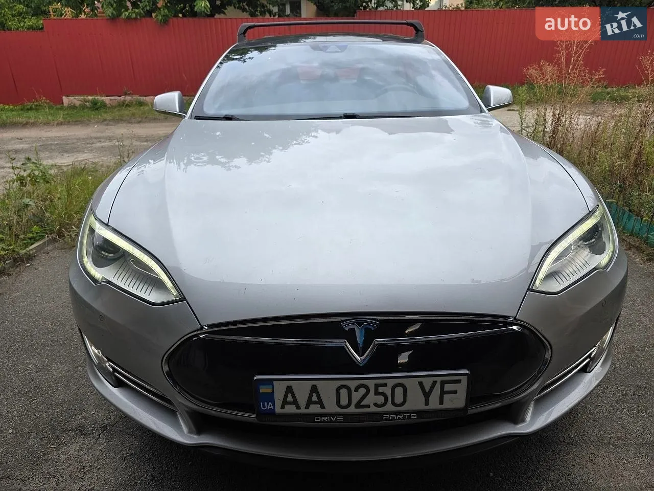 Tesla Model S, 2015