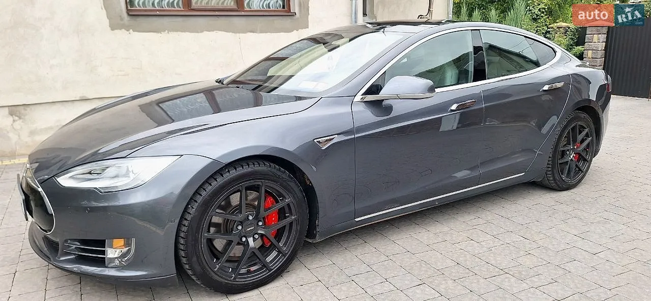 Tesla Model S, 2015