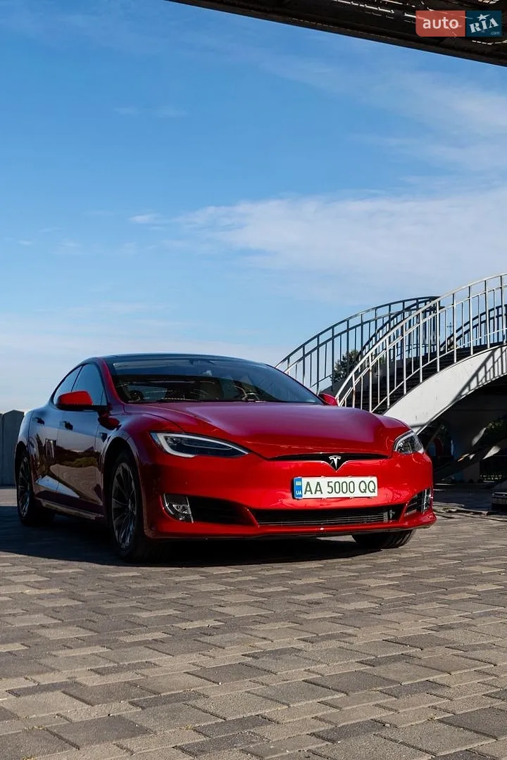 Tesla Model S, 2018