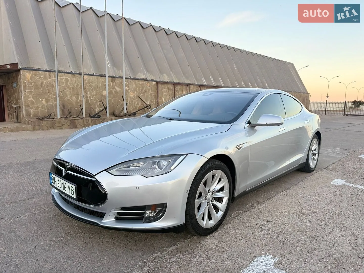 Tesla Model S, 2015