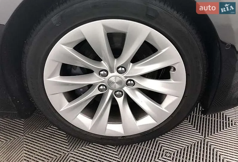 Tesla Model S, 2017