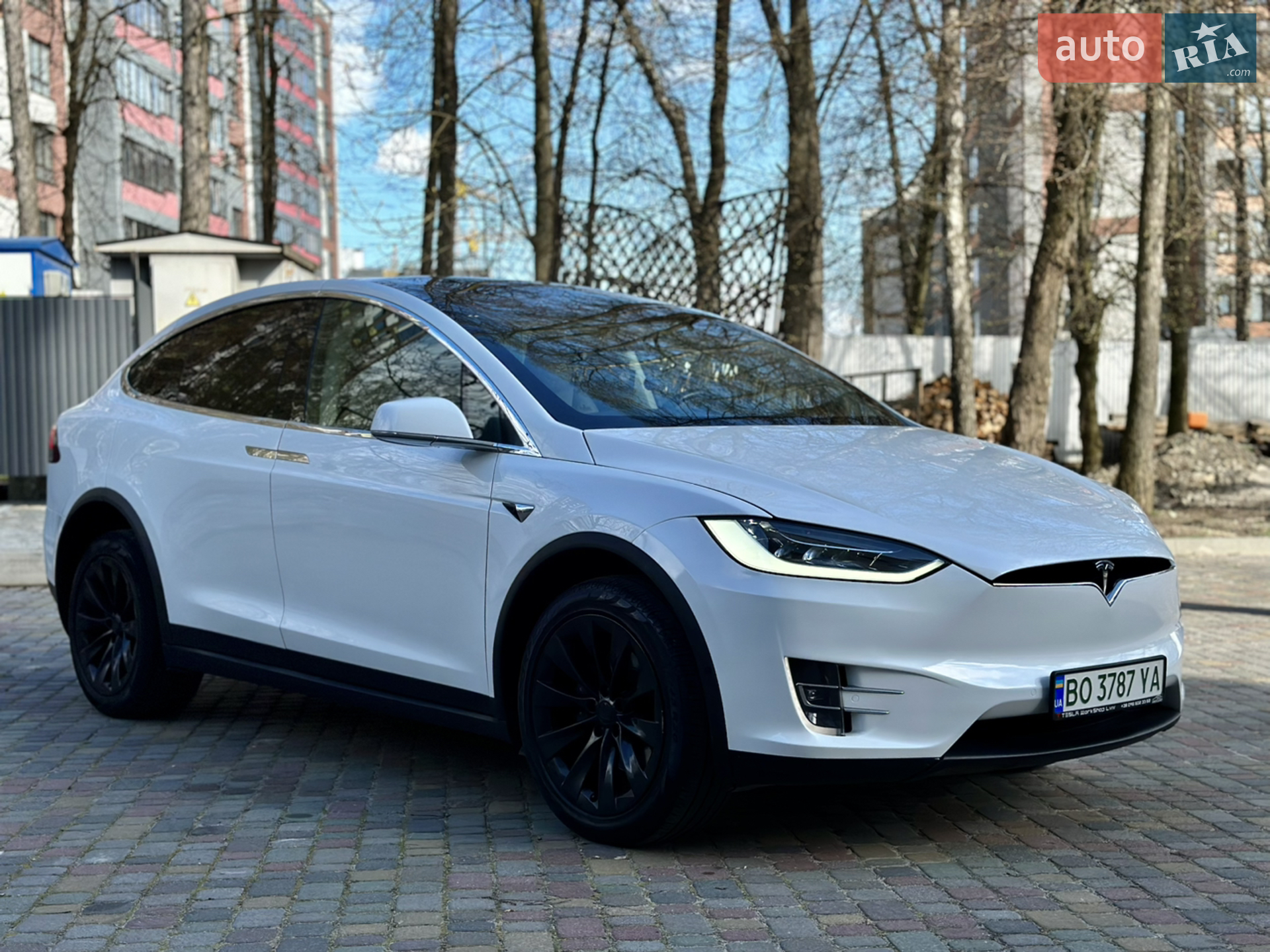 Tesla Model X, 2016