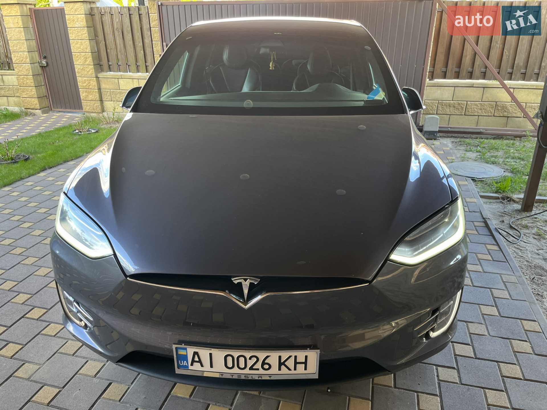 Tesla Model X, 2017