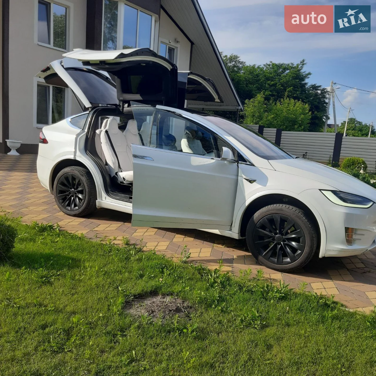 Tesla Model X, 2017