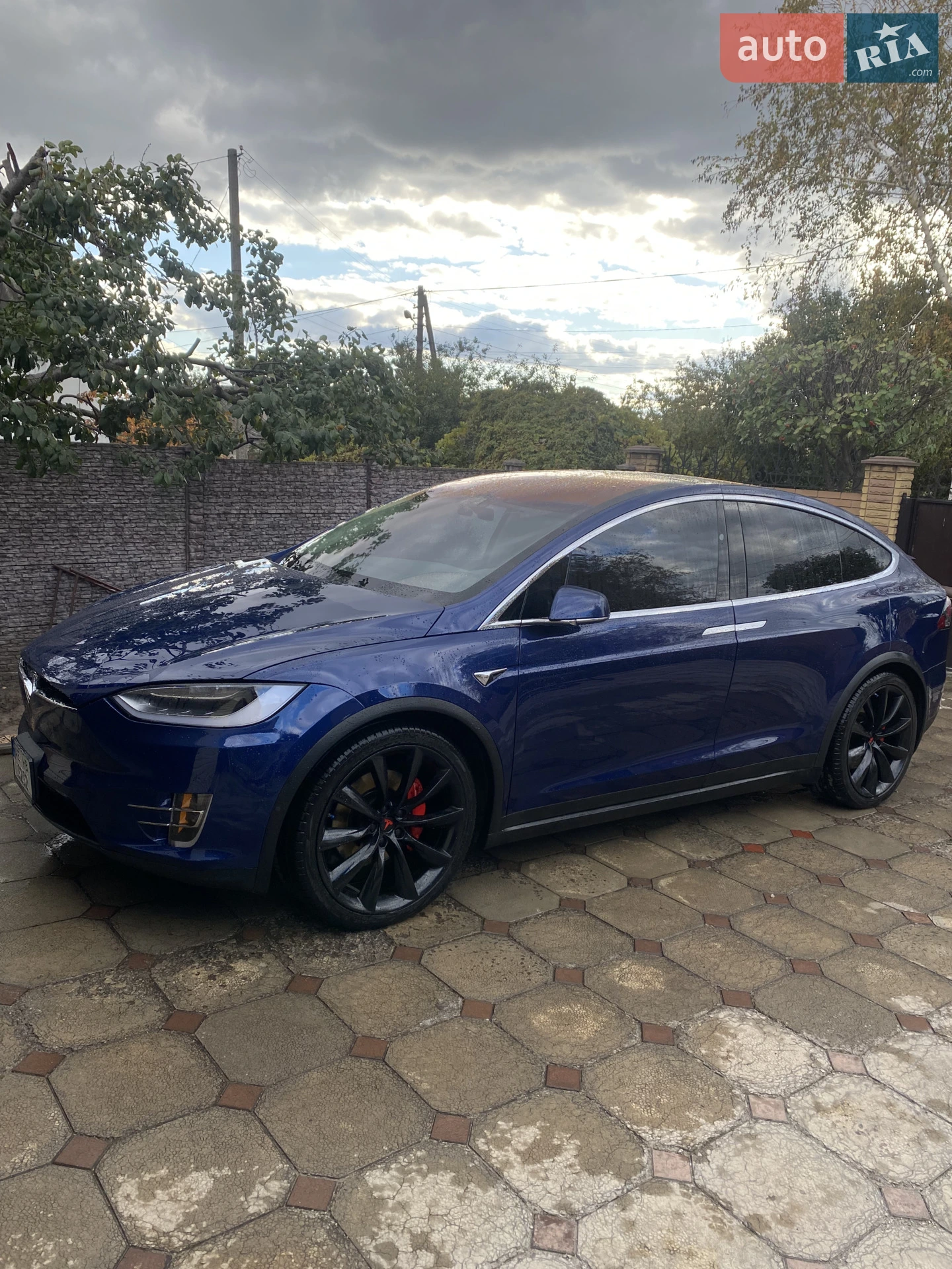 Tesla Model X, 2017