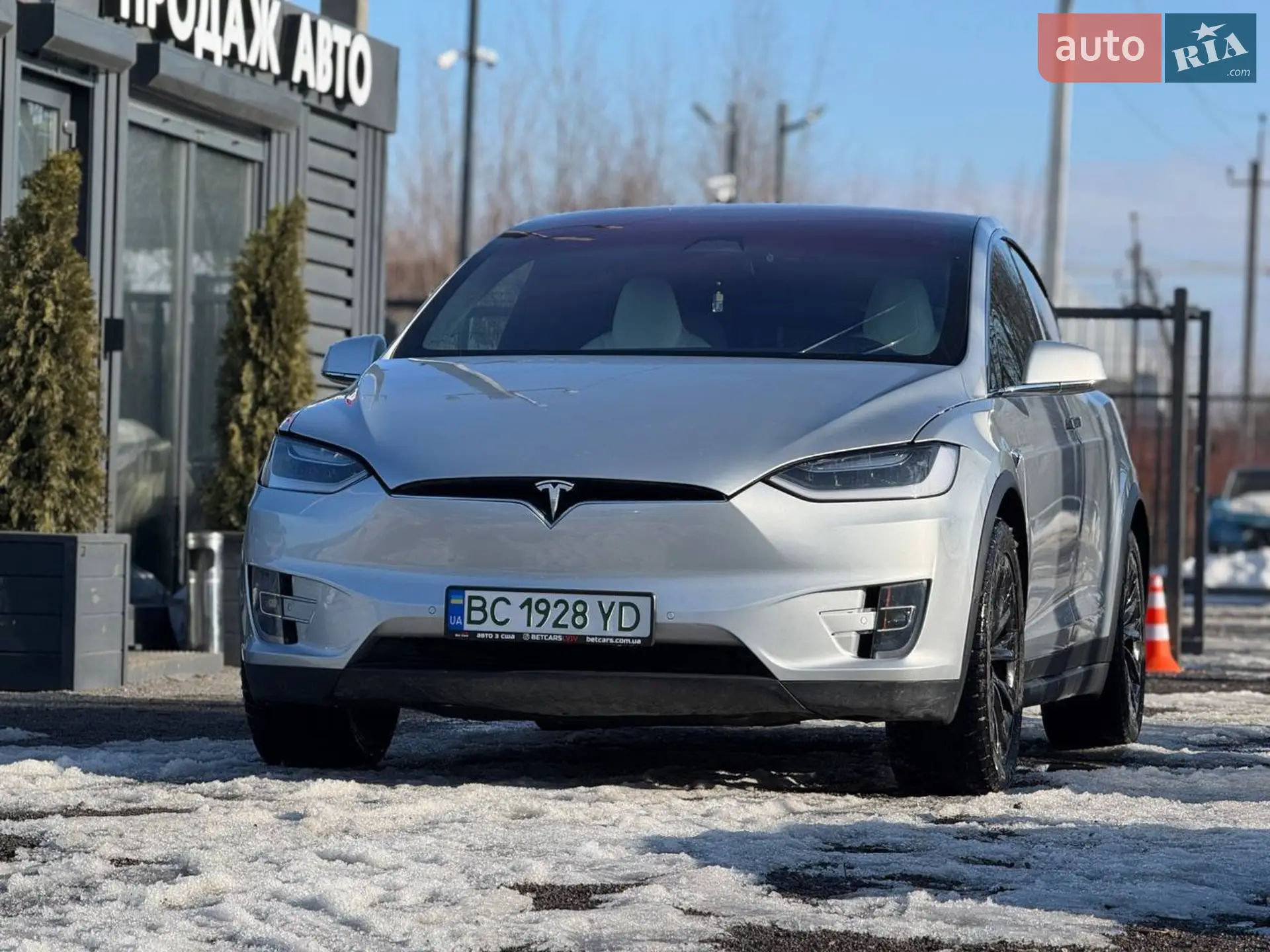 Tesla Model X, 2017