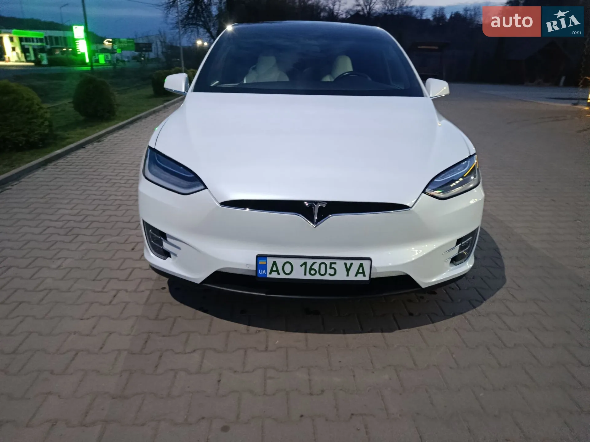 Tesla Model X, 2017