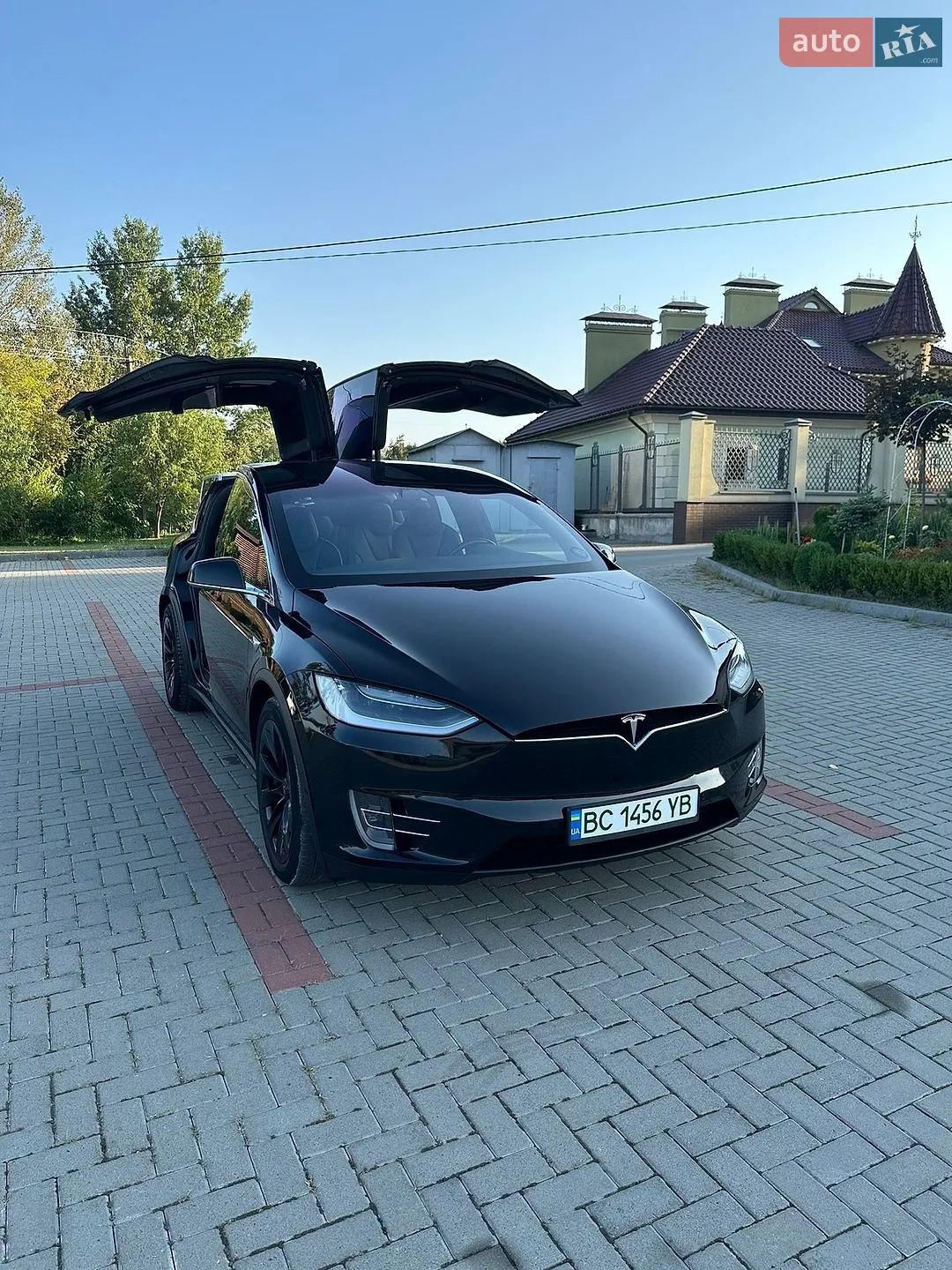 Tesla Model X, 2017