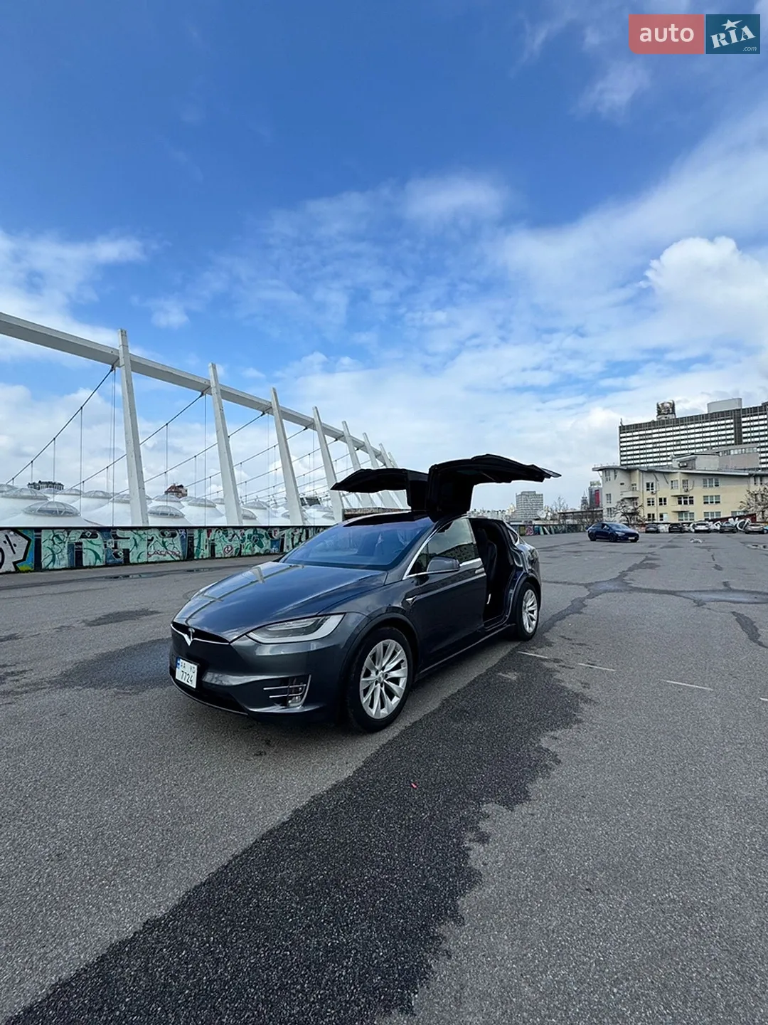 Tesla Model X, 2017
