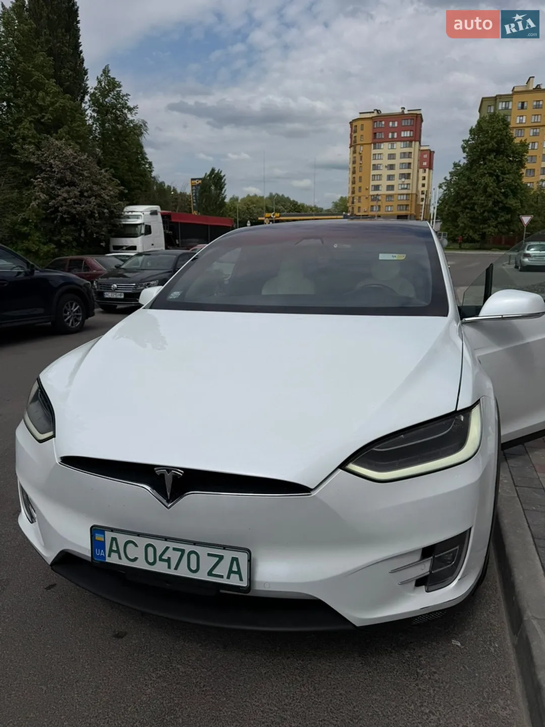 Tesla Model X, 2017