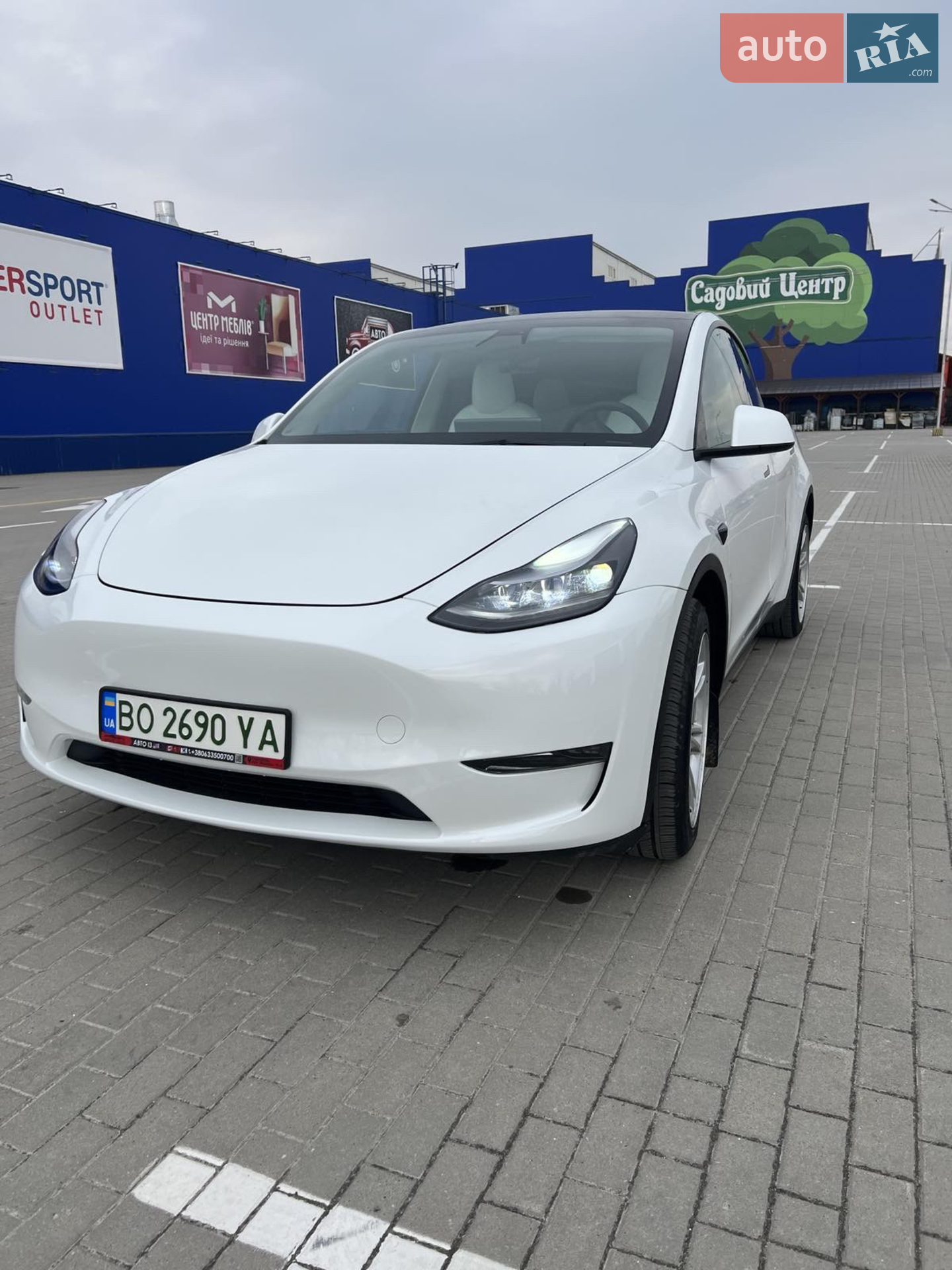 Tesla Model Y, 2022