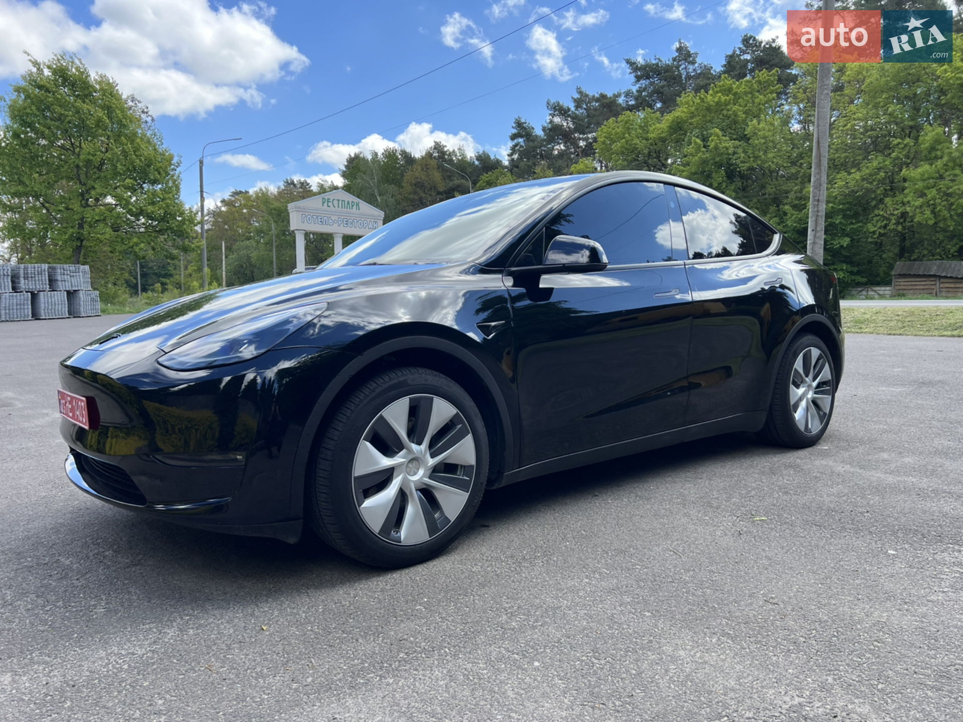 Tesla Model Y, 2024