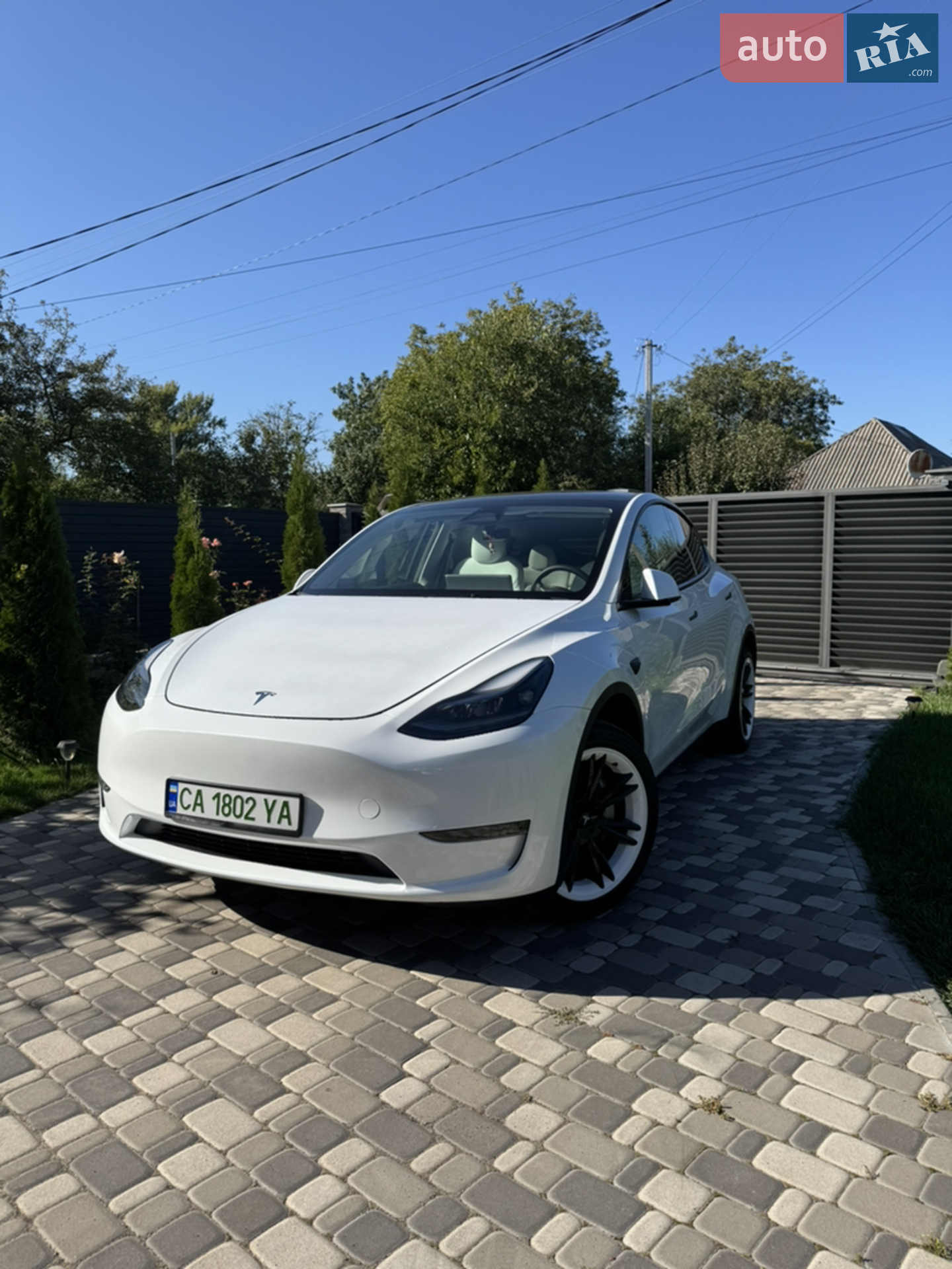 Tesla Model Y, 2024