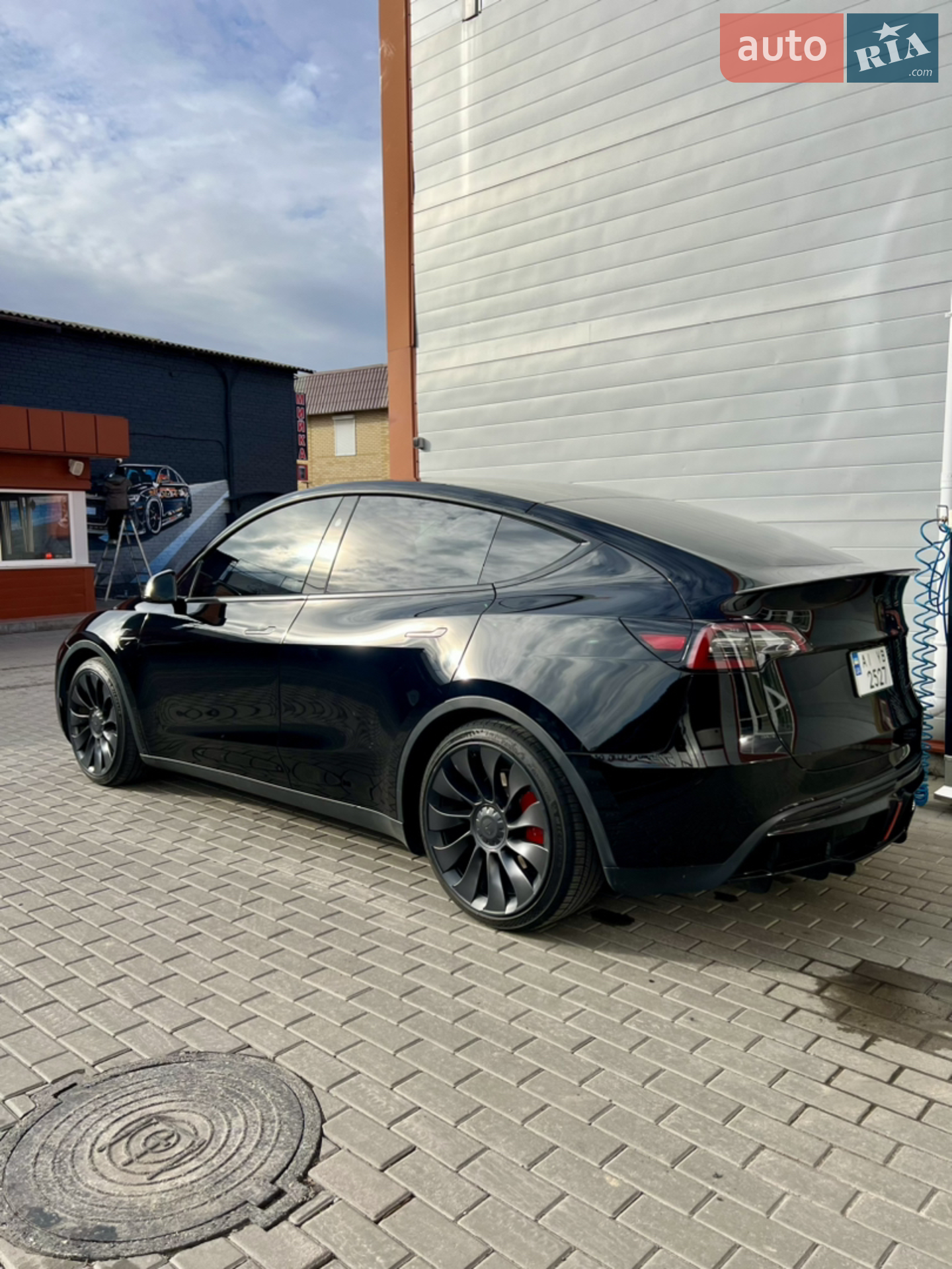 Tesla Model Y, 2023