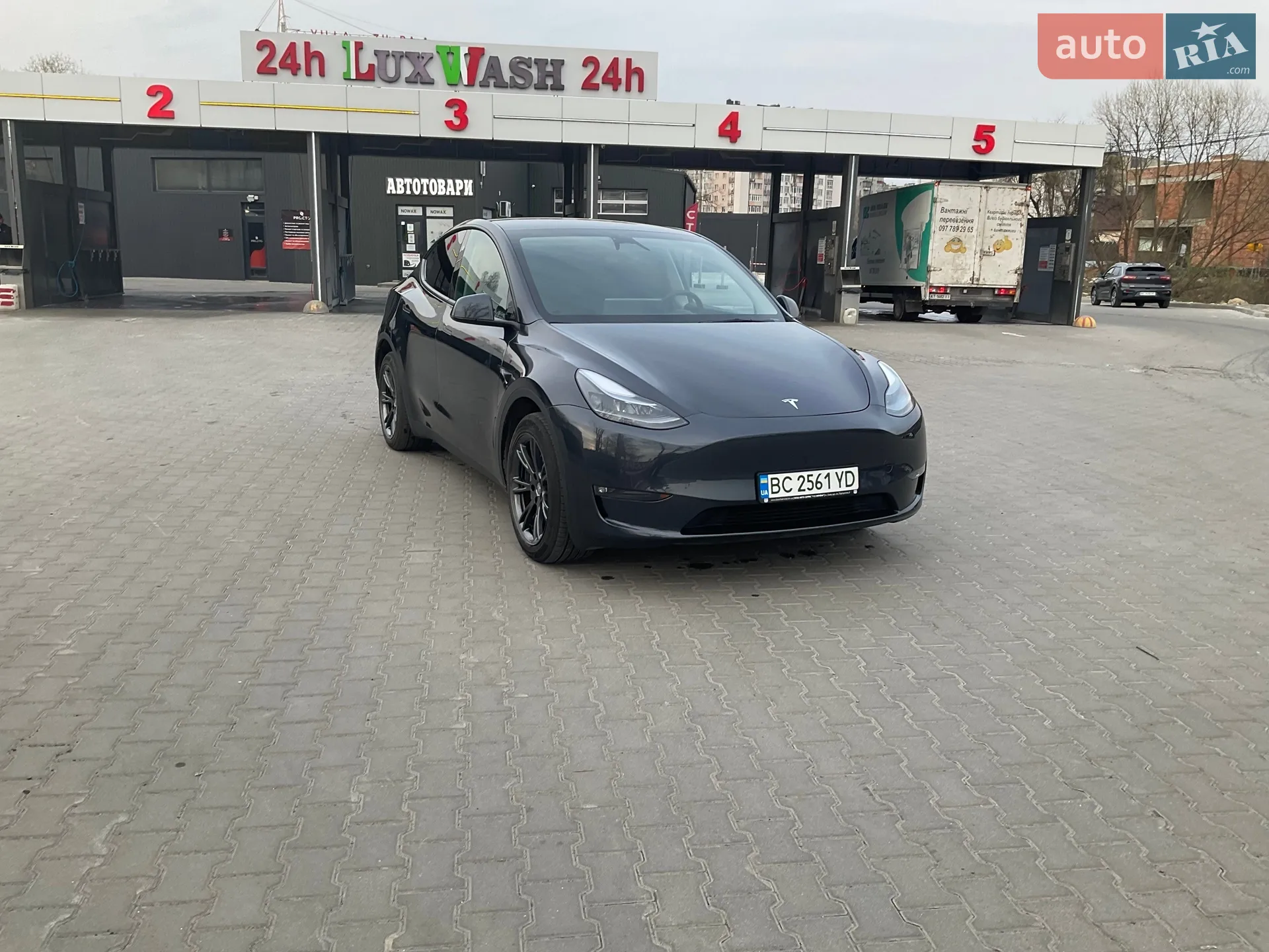 Tesla Model Y, 2024