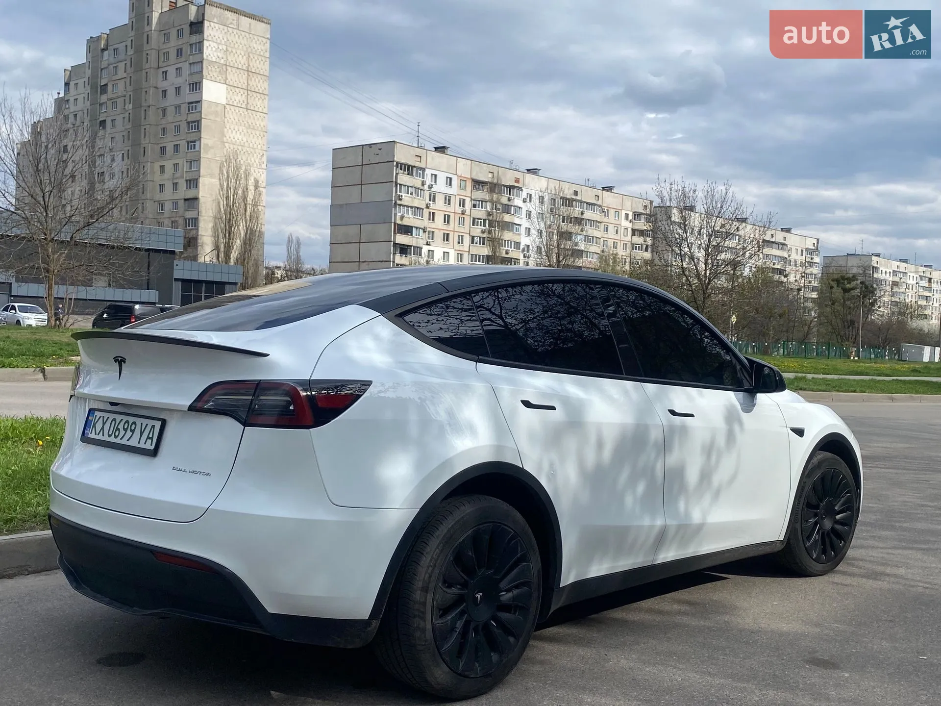 Tesla Model Y, 2024