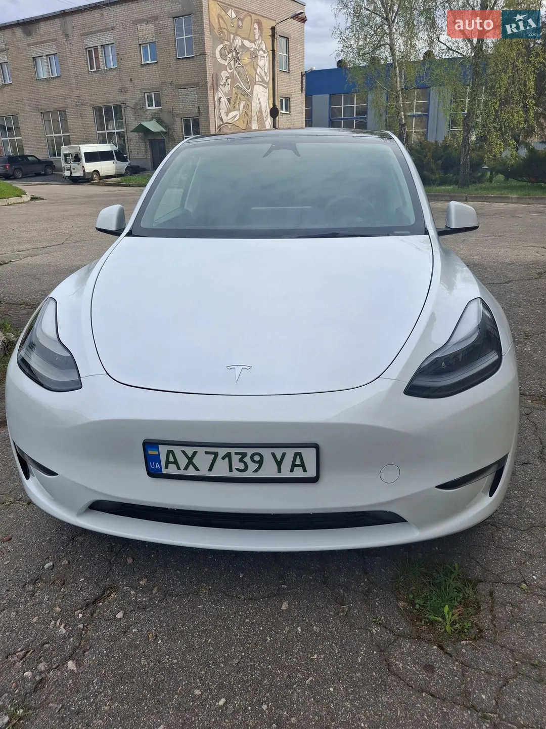 Tesla Model Y, 2024