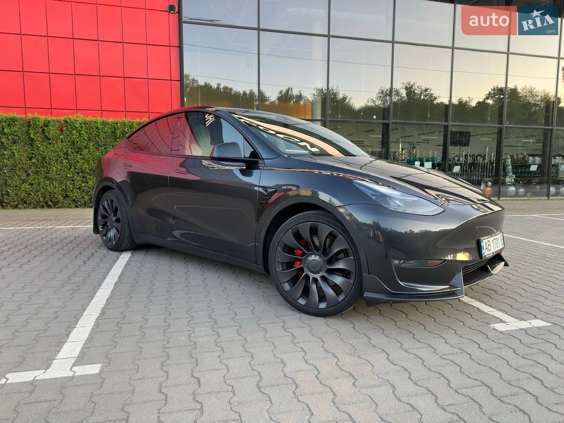 Tesla Model Y, 2024