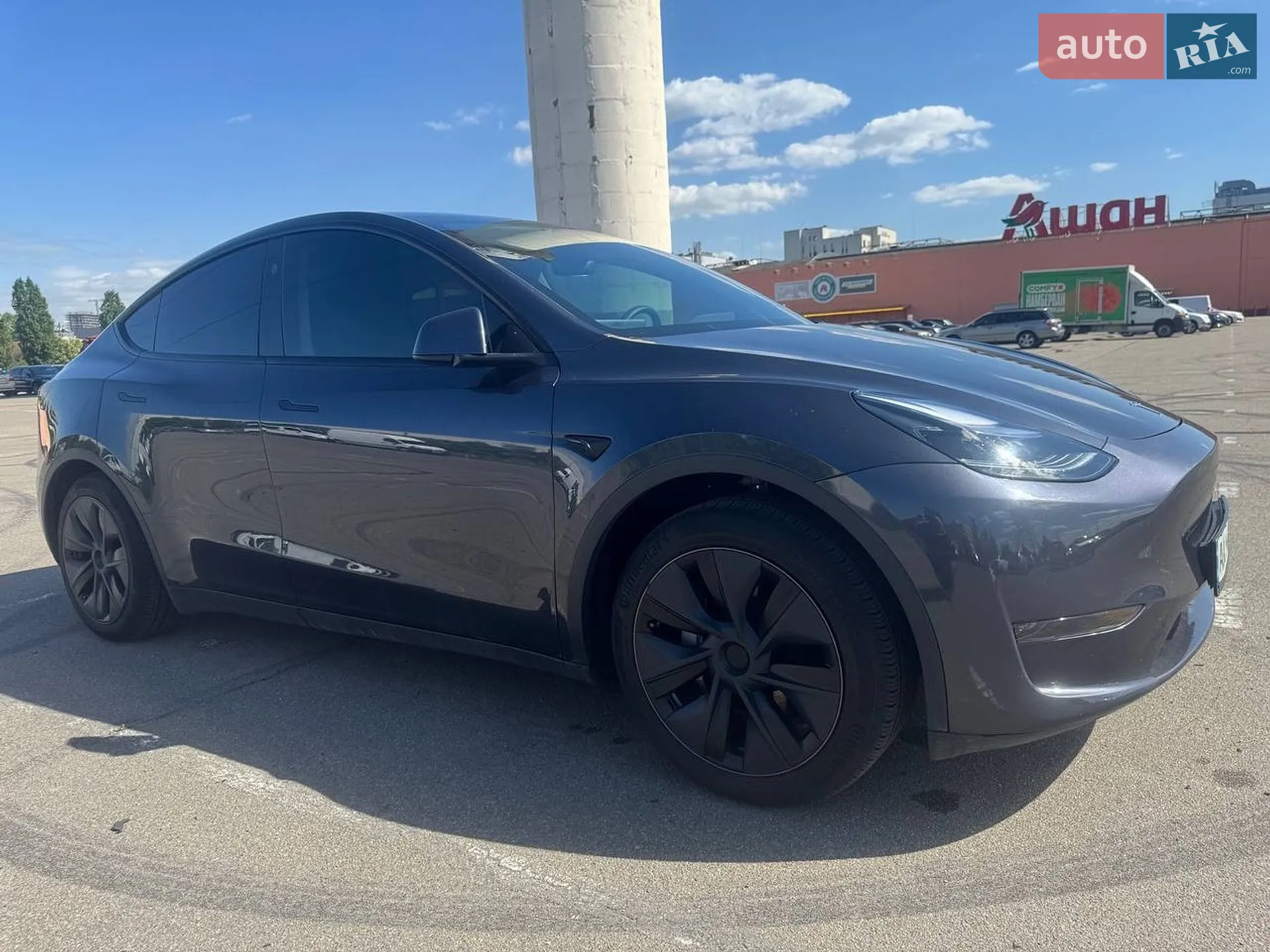 Tesla Model Y, 2025