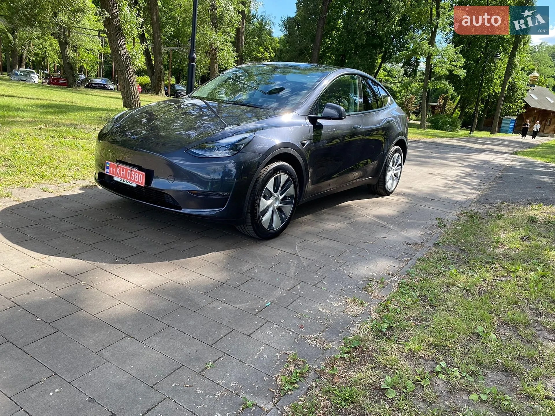 Tesla Model Y, 2024