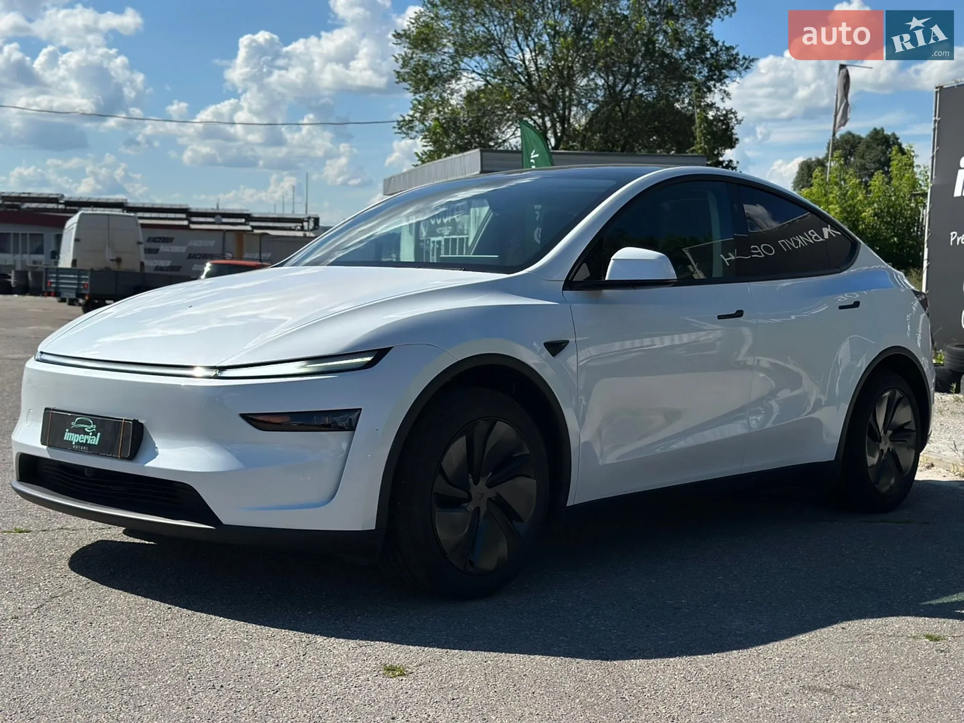 Tesla Model Y, 2025